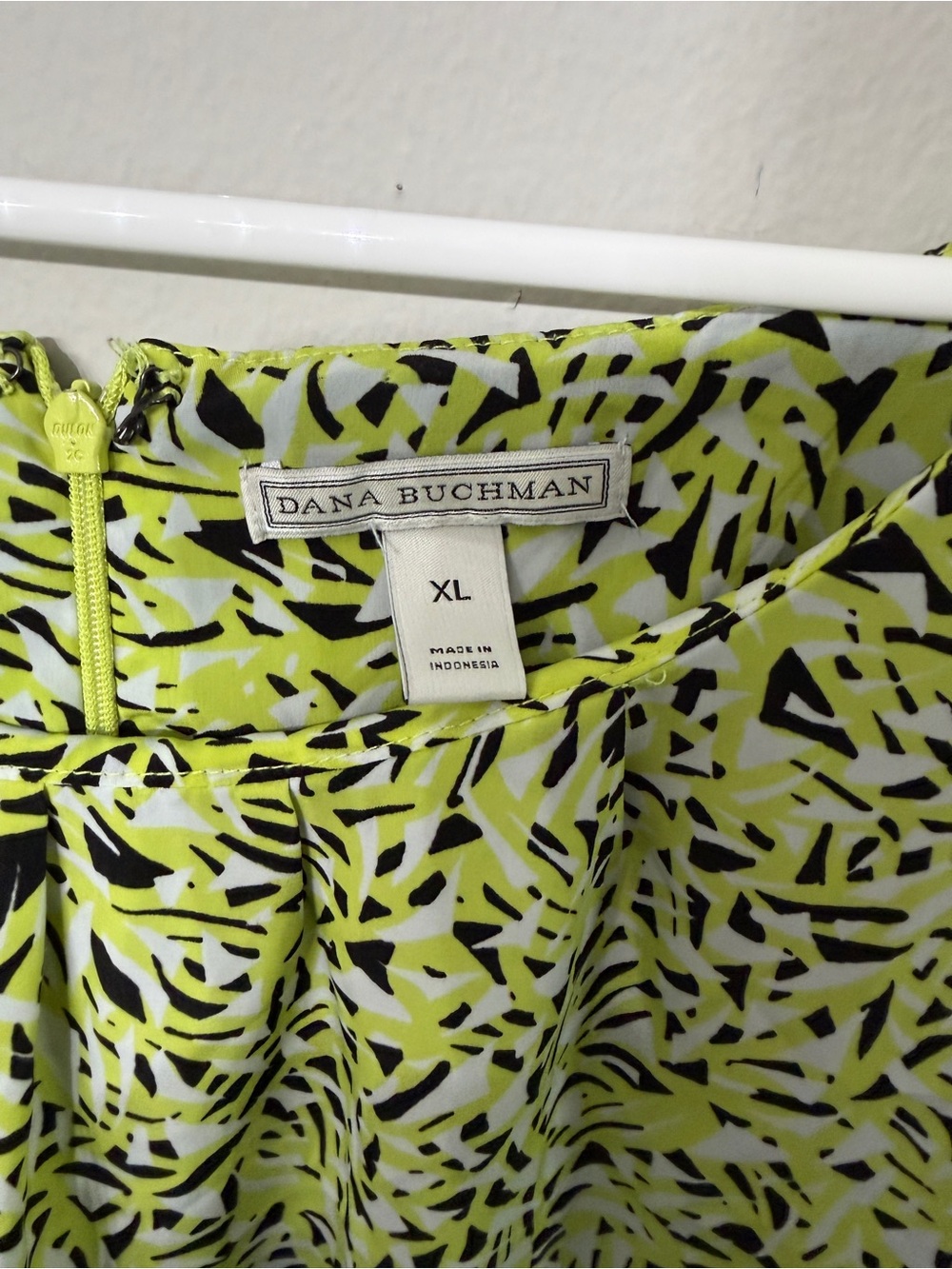 Women’s Dana Buchman Abstract Print Sleeveless Top XL Lime Black White - Picture 4 of 4